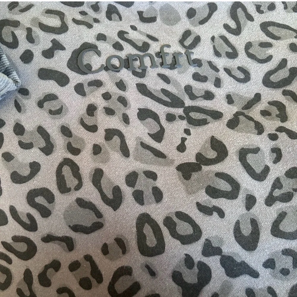 Comfrt Panther sold out hoodie - Picture 3 of 3